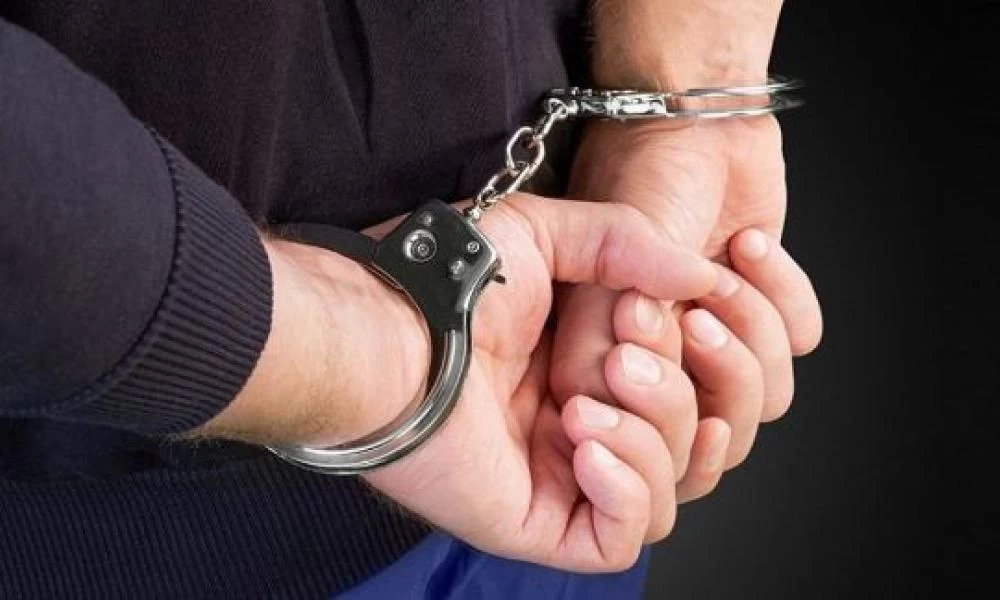 Πρωταθλητής καράτε ακινητοποιείσαι κλέφτη και τον προστάτευσε